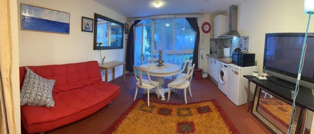 Apartamento Abierto Con Patio Matadepera المظهر الخارجي الصورة