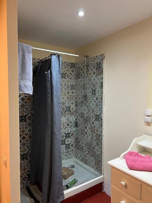 Apartamento Abierto Con Patio Matadepera المظهر الخارجي الصورة